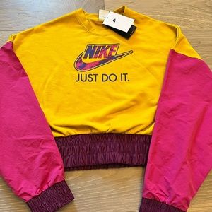 Cropped Nike sweatshirt size M